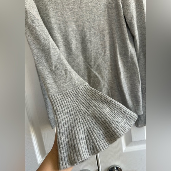 Lark & Ro gray bell sleeve cashmere sweater size small - Picture 3 of 6